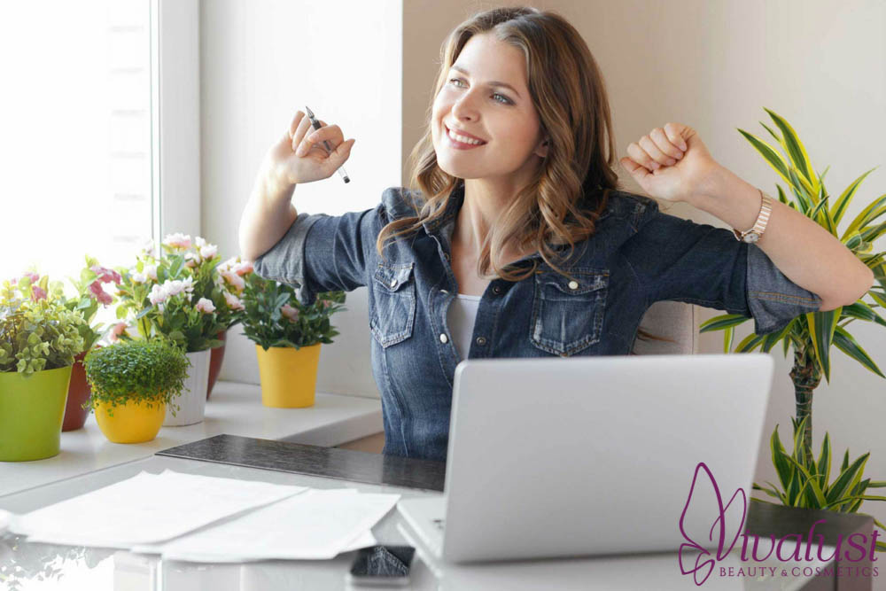 Mẹo Giúp Nàng Văn Phòng Da Khô Dưỡng Ẩm Đúng Cách Cả Ngày