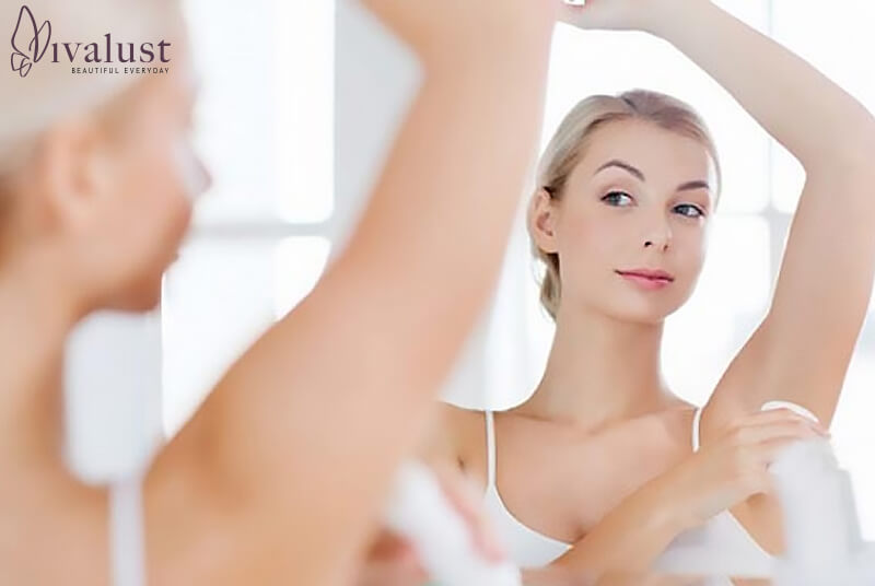 Sử dụng lăn khử mùi đều đặn mỗi ngày để da luôn khô thoáng