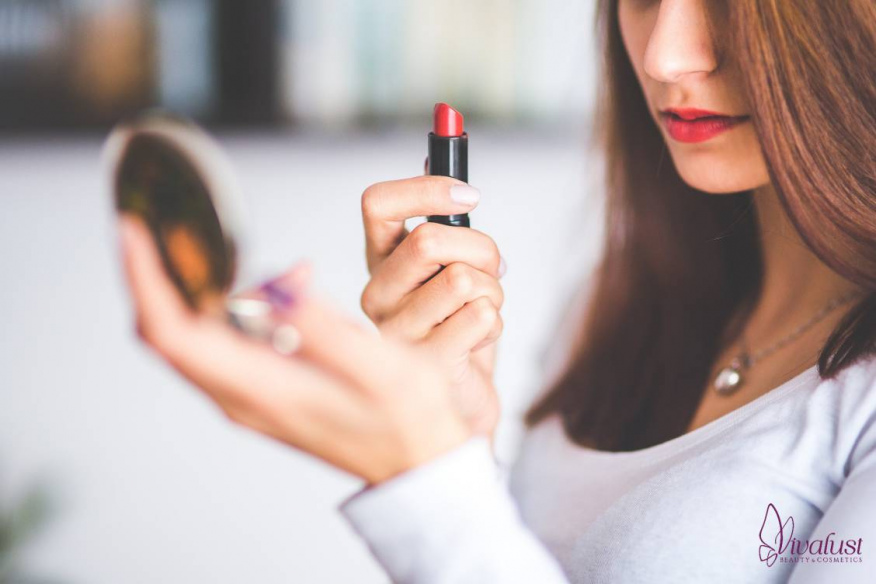 Gợi ý 3 loại son cô nàng công sở nên sở hữu